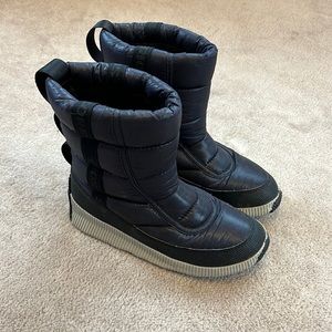 Sorel Dark Blue Snow Boot Size 7 Like New